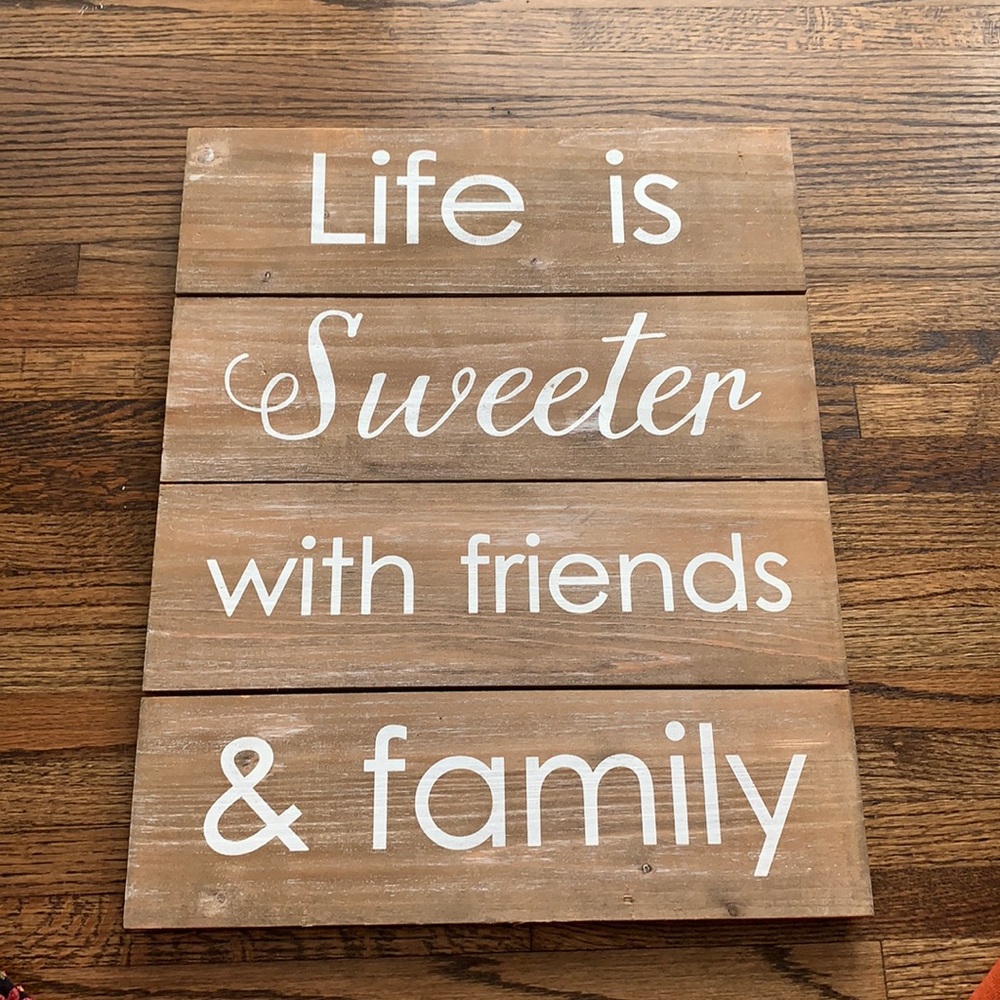 Adorable wooden decor